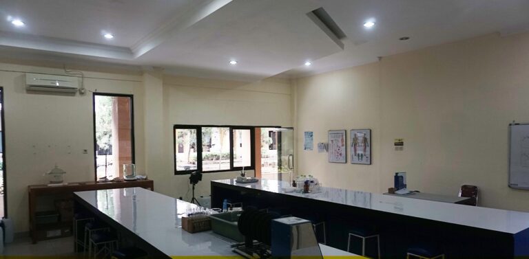 Laboratorium farmasi terbaik Purwokerto di UHB.