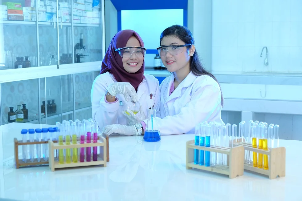 Laboratorium farmasi terbaik Purwokerto di UHB.